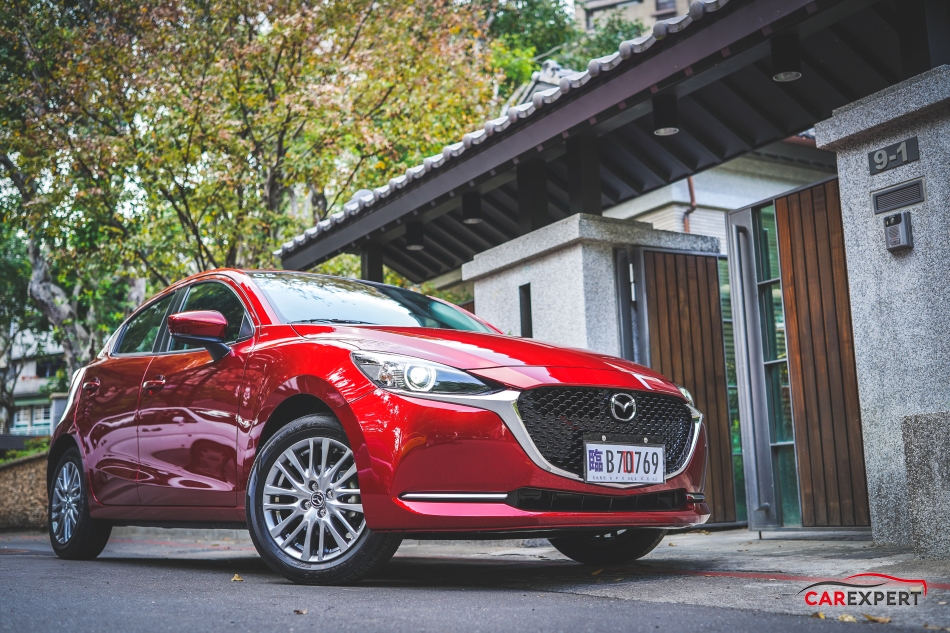 朝向豪華小型車之路邁進 小改款mazda 2 旗艦安全型試駕 汽車專家